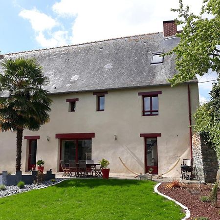 Appartement Dans Maison De 1789 Au Centre De Vitre Bagian luar foto