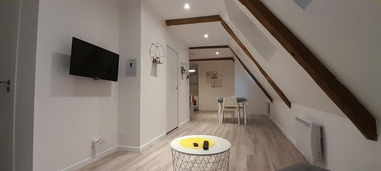 Appartement Dans Maison De 1789 Au Centre De Vitre Bagian luar foto