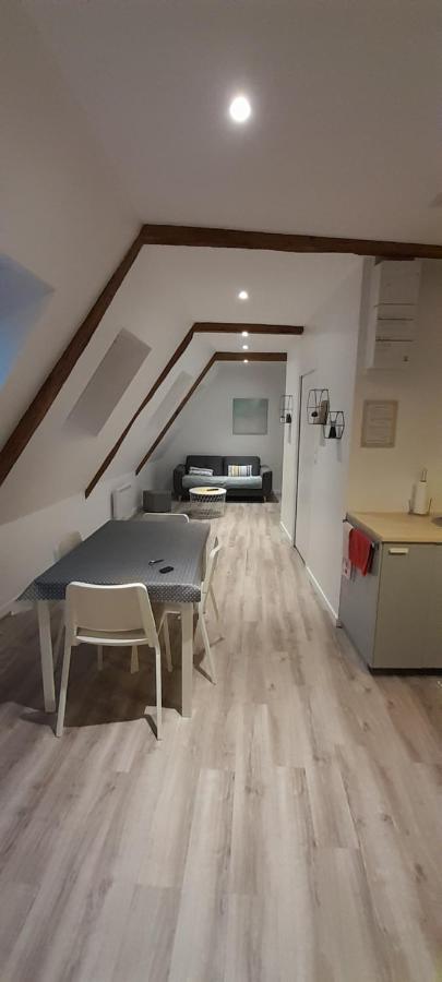 Appartement Dans Maison De 1789 Au Centre De Vitre Bagian luar foto